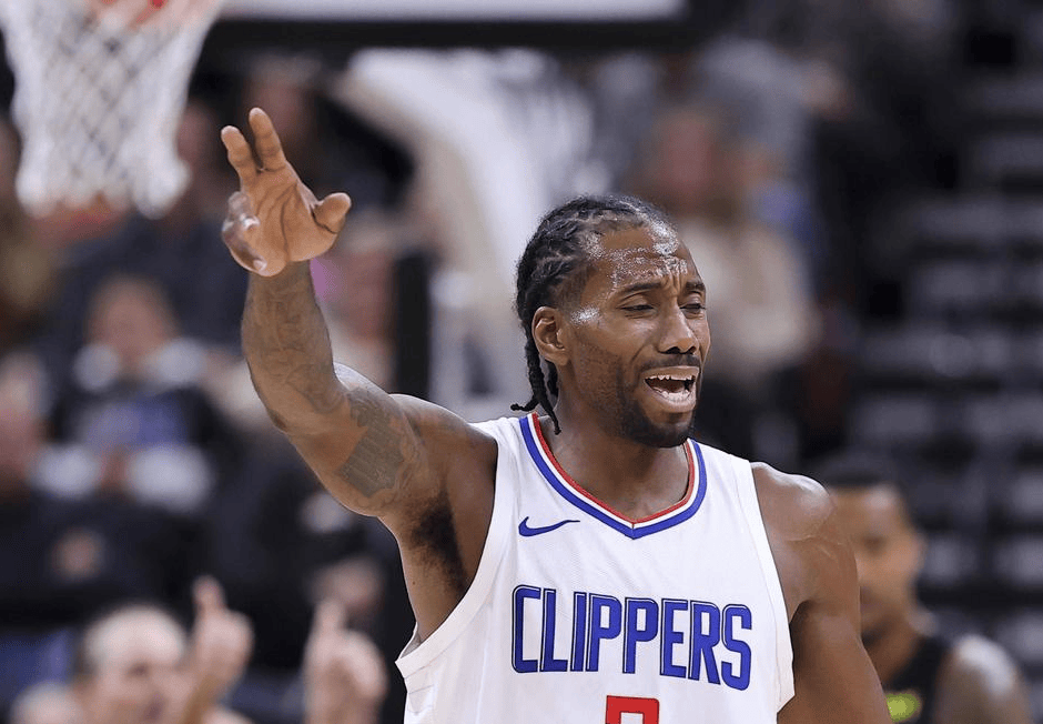 一端是球队 一端是球队